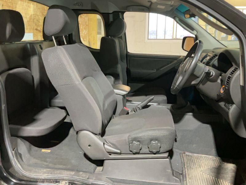 Nissan Navara Pick-up 2.5 dCi 4x4 King-Cab Elégance — zdjęcie 11