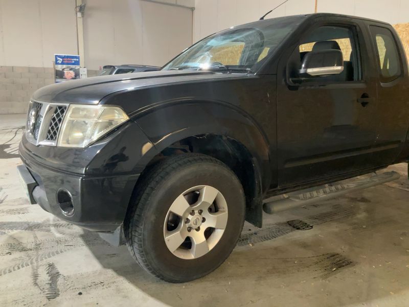 Nissan Navara Pick-up 2.5 dCi 4x4 King-Cab Elégance — zdjęcie 2