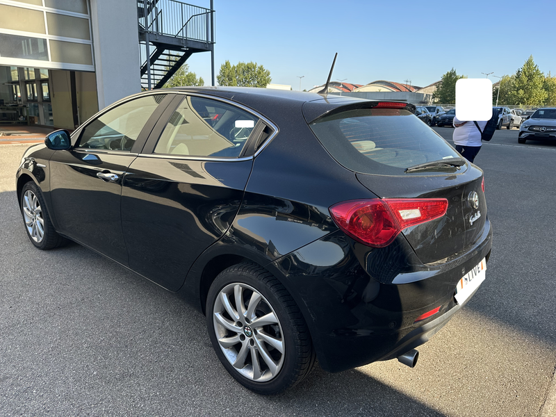 Alfa Romeo Giulietta 2.0 JTDM Distinctive — zdjęcie 3