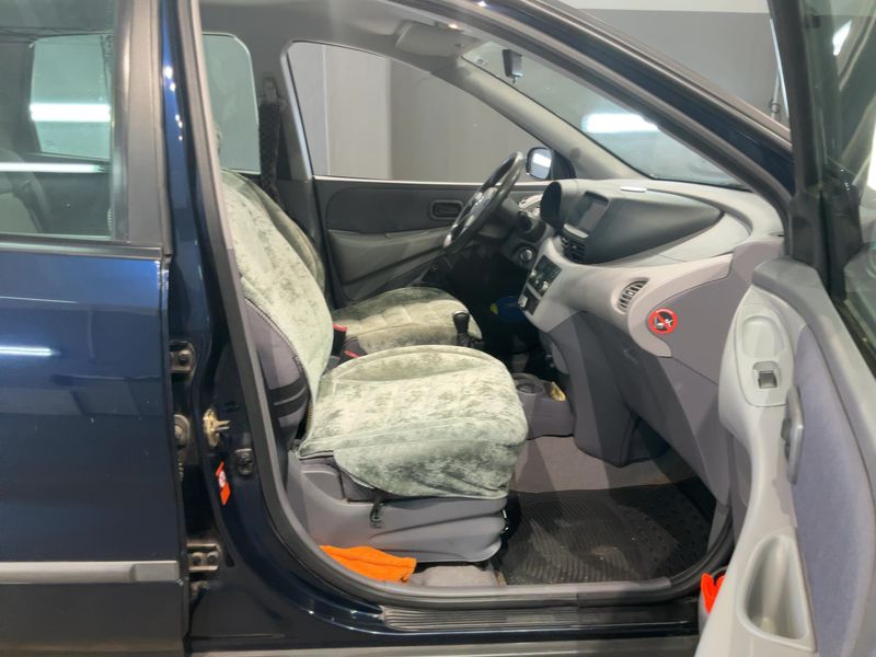 Nissan Almera Tino 1.8 Acenta — zdjęcie 11