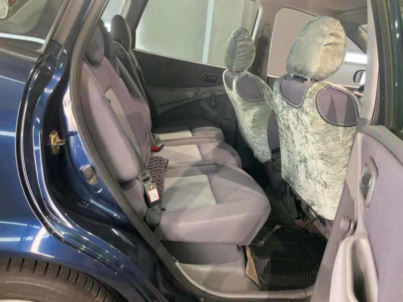 Nissan Almera Tino 1.8 Acenta — zdjęcie 14