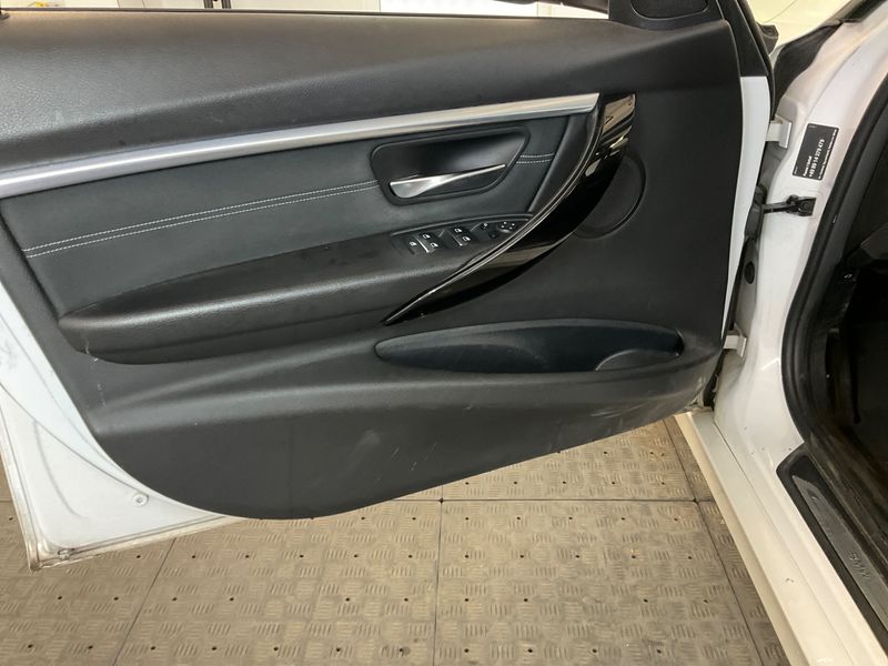 BMW 3er 320i Sport Line 2019 – снимка 25