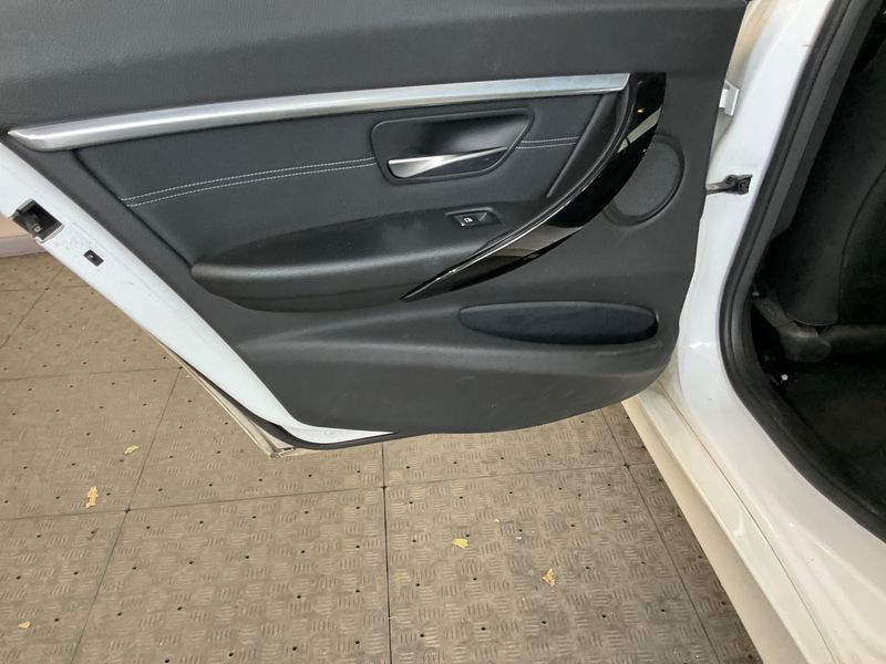 BMW 3er 320i Sport Line 2019 – снимка 24