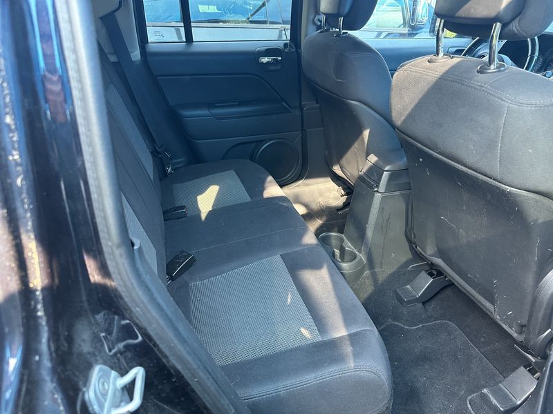 Jeep Patriot 2.2 CRD Sport — zdjęcie 12