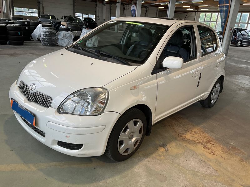 Toyota Yaris 1.0 VVT-i C — zdjęcie 1