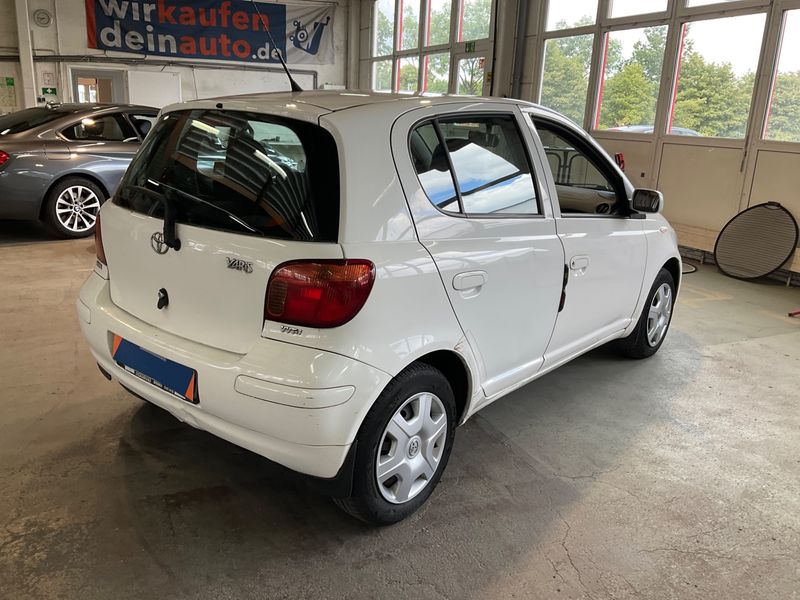 Toyota Yaris 1.0 VVT-i C — zdjęcie 2