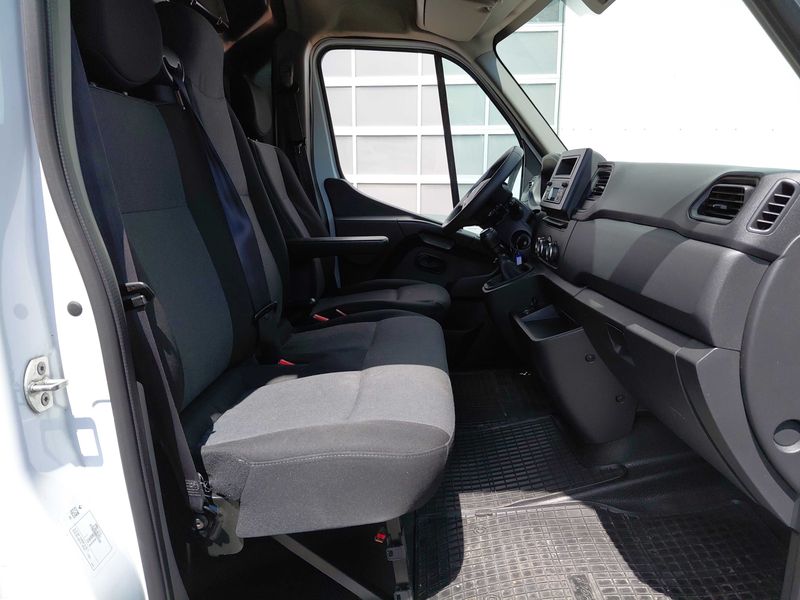 Renault Master 2.3 BLUE dCi L1H2 HKa 3,5t — zdjęcie 10