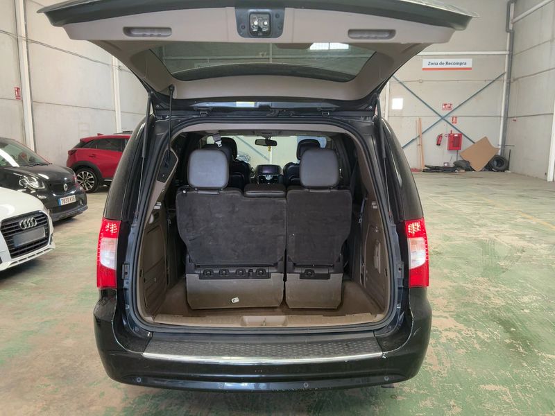 Lancia Voyager 2.8 JTDM Platinum — zdjęcie 10