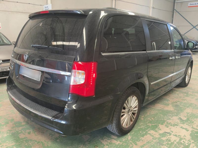 Lancia Voyager 2.8 JTDM Platinum — zdjęcie 6