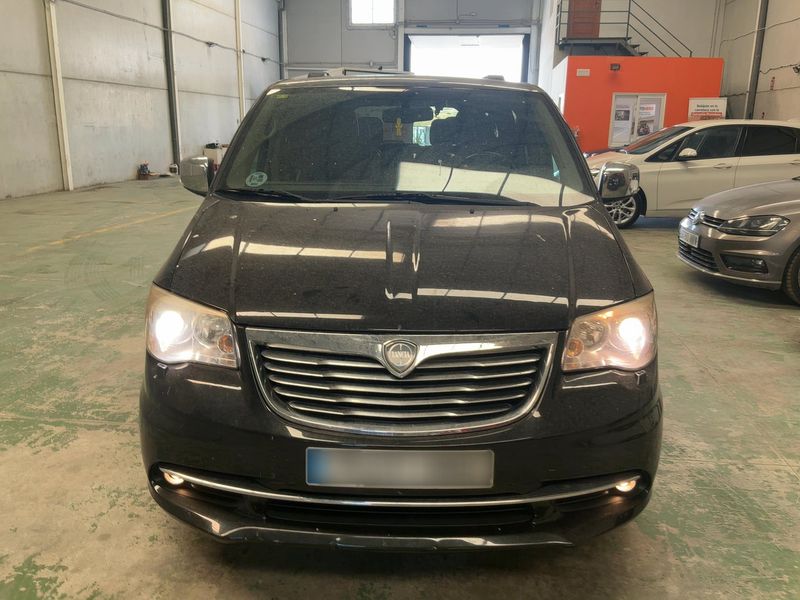 Lancia Voyager 2.8 JTDM Platinum — zdjęcie 9