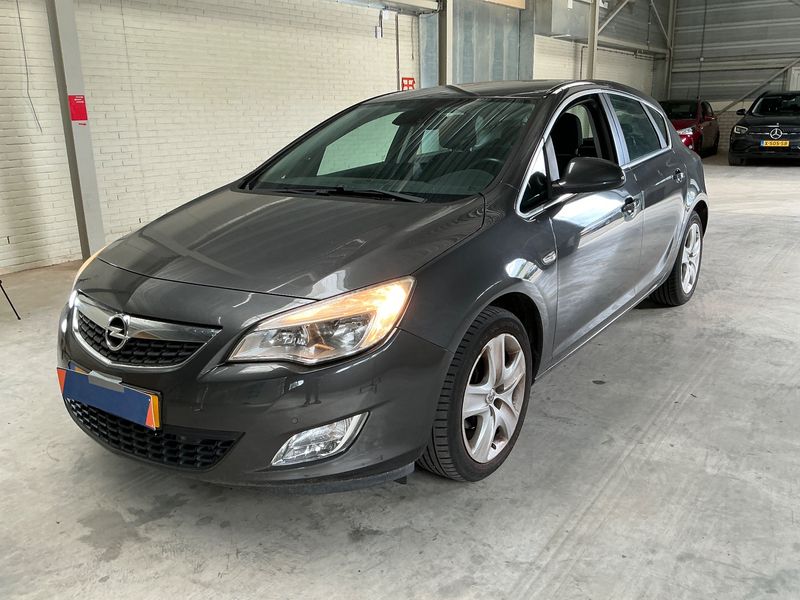 Opel Astra 1.4 Turbo Innovation 2010 – снимка 1