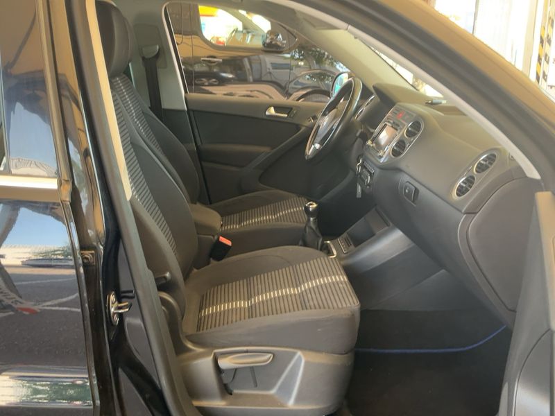 Volkswagen Tiguan 2.0 TDI Sport — zdjęcie 11
