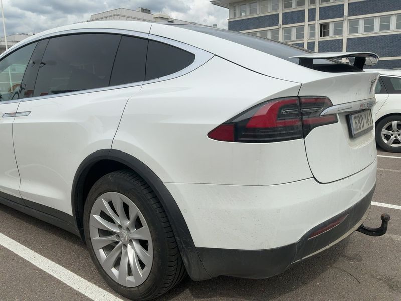 Tesla Model X Long Range — zdjęcie 3