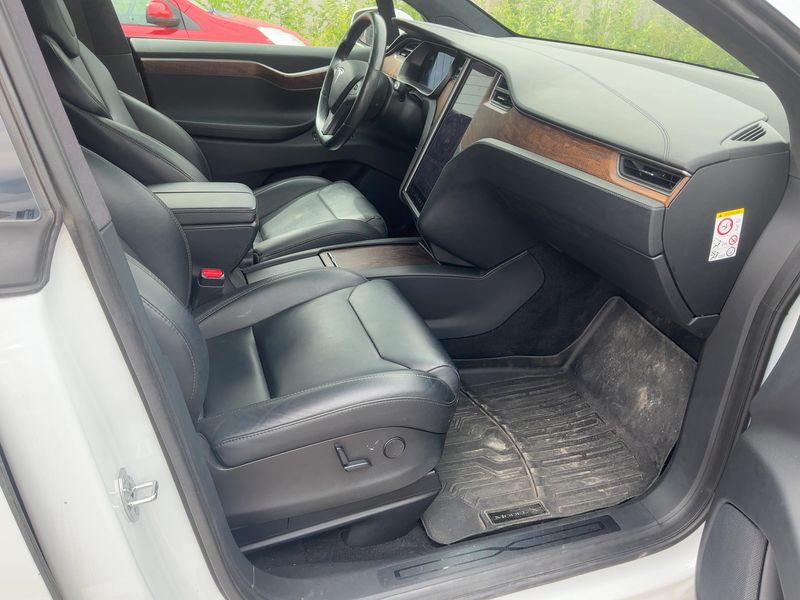 Tesla Model X Long Range — zdjęcie 11