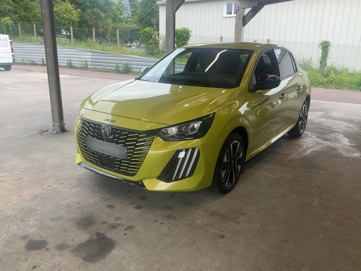 Peugeot 208 2025 — photo 1