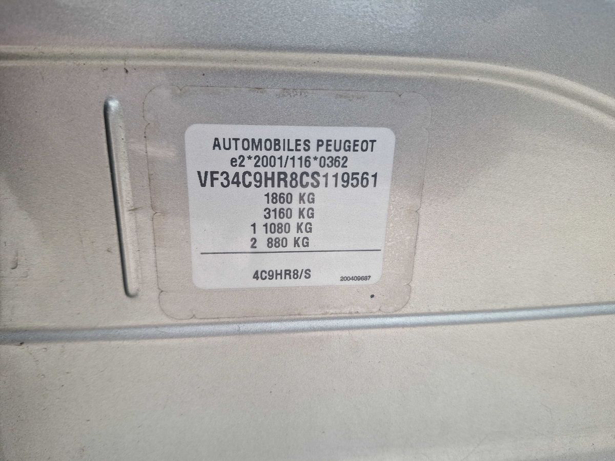 Peugeot 308 2012 — photo 17