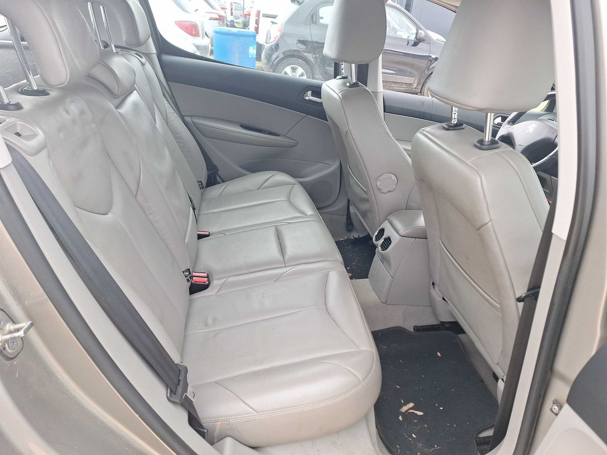 Peugeot 308 2012 — photo 15