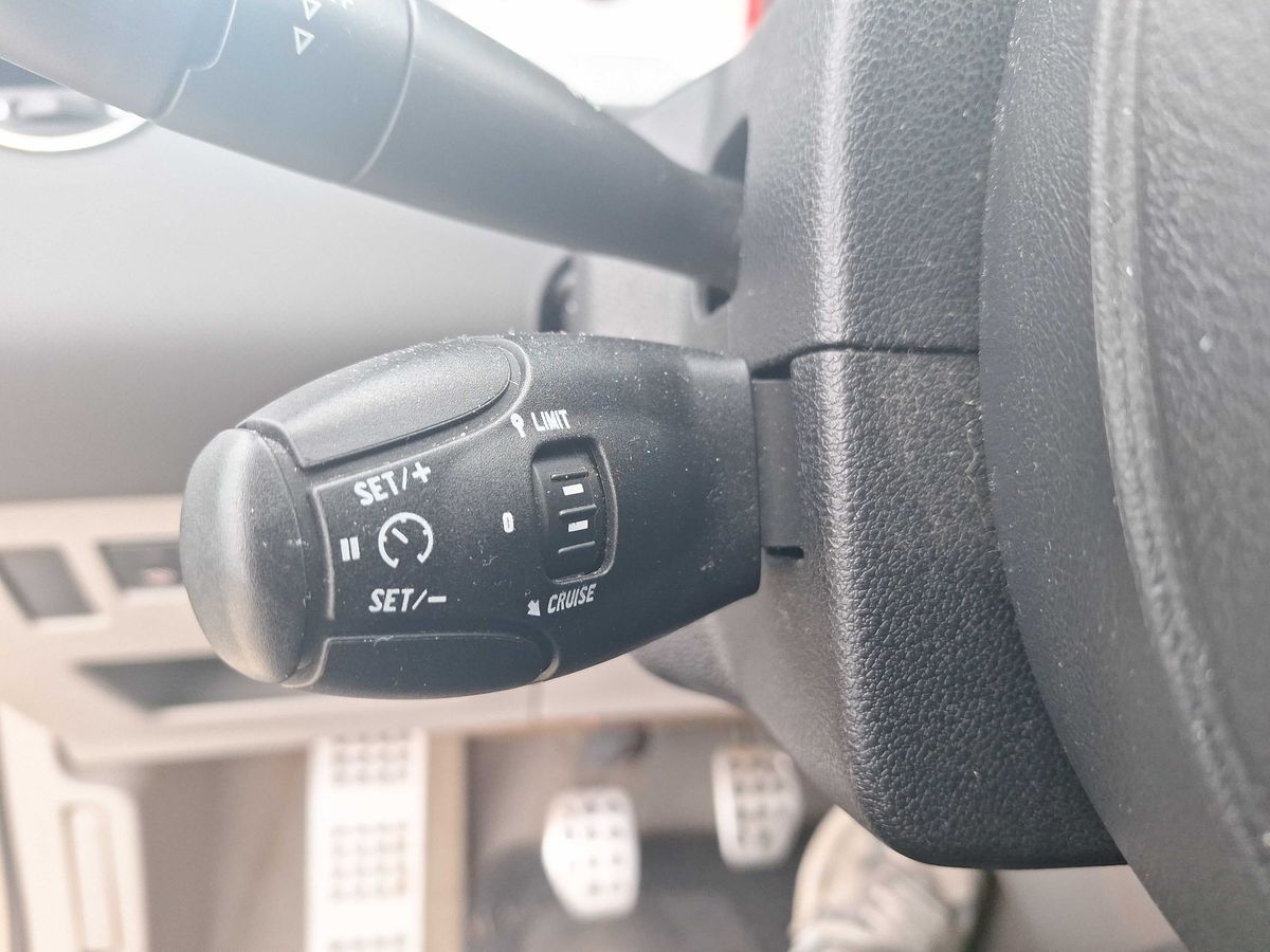 Peugeot 308 2012 — photo 23