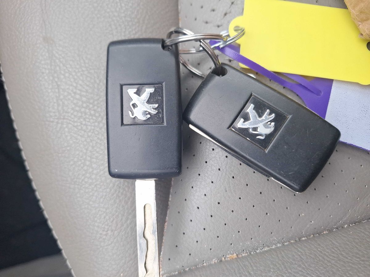 Peugeot 308 2012 — photo 22