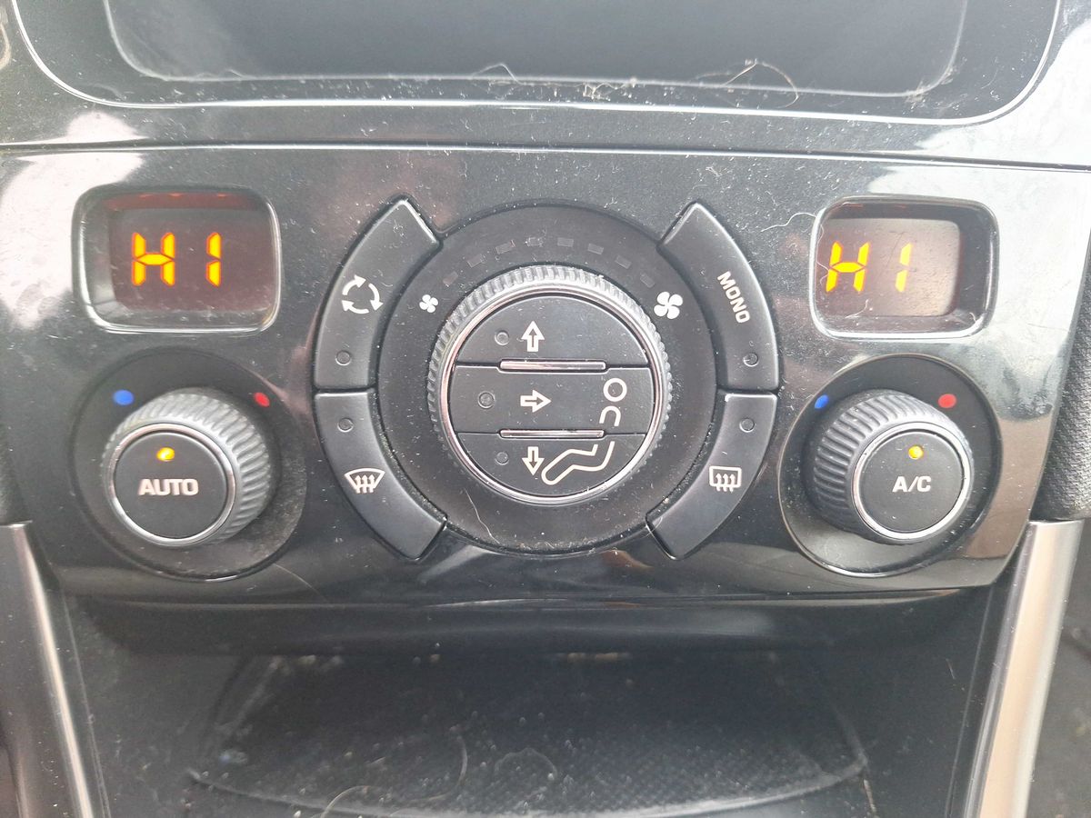 Peugeot 308 2012 — photo 24