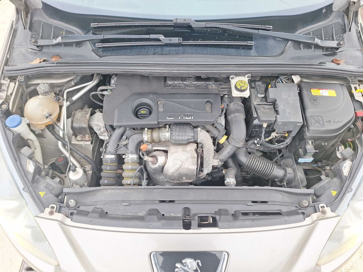 Peugeot 308 2012 — photo 9