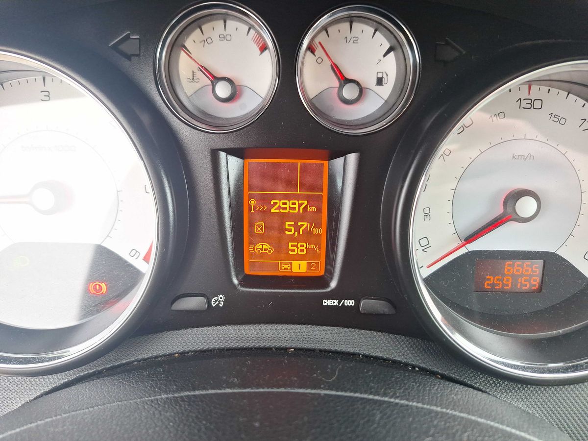 Peugeot 308 2012 — photo 27