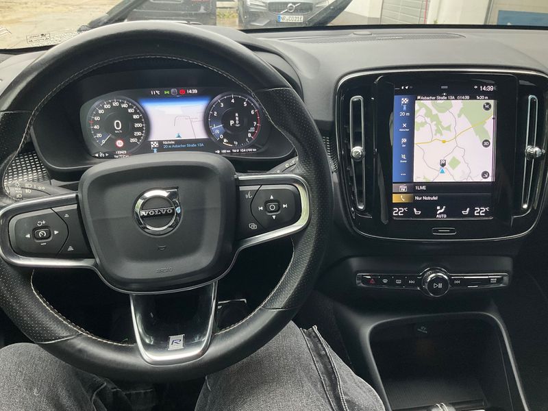 Volvo XC40 2.0 T4 R-Design AWD — zdjęcie 12