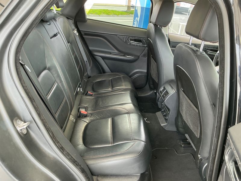 Jaguar F-Pace 20d Prestige AWD — zdjęcie 14