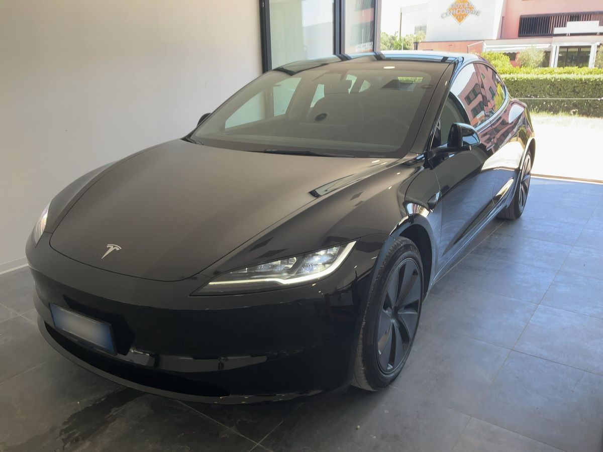 Tesla Model 2025