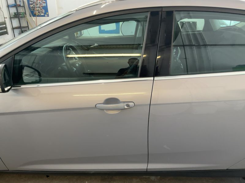 Ford Focus 1.6 Ti-VCT Titanium — zdjęcie 4