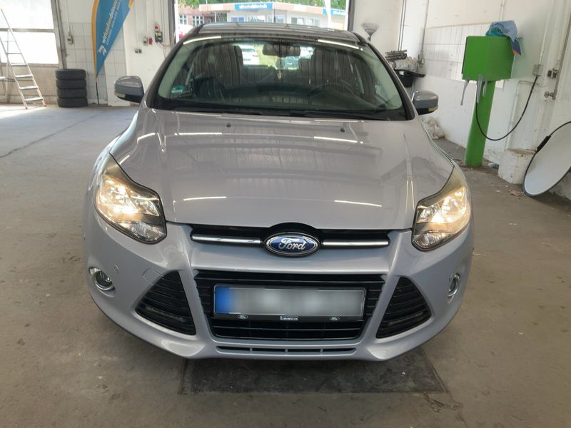 Ford Focus 1.6 Ti-VCT Titanium — zdjęcie 9