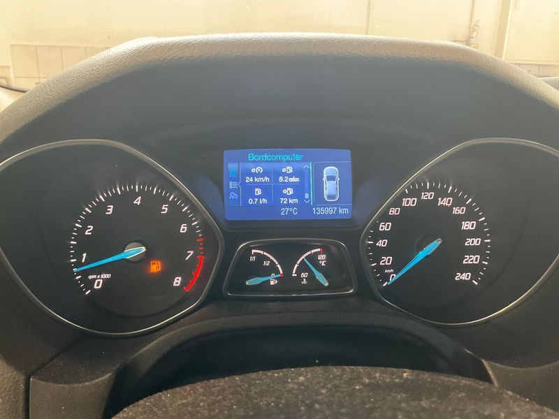 Ford Focus 1.6 Ti-VCT Titanium — zdjęcie 13