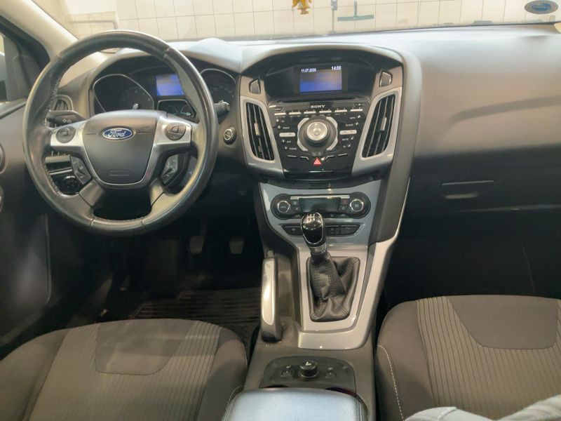Ford Focus 1.6 Ti-VCT Titanium — zdjęcie 12