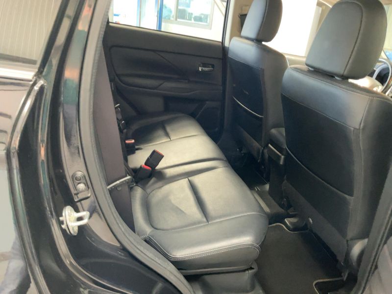 Mitsubishi Outlander 2.0 PHEV PHEV Instyle 4WD — zdjęcie 14