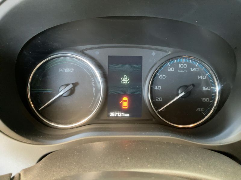 Mitsubishi Outlander 2.0 PHEV PHEV Instyle 4WD — zdjęcie 13