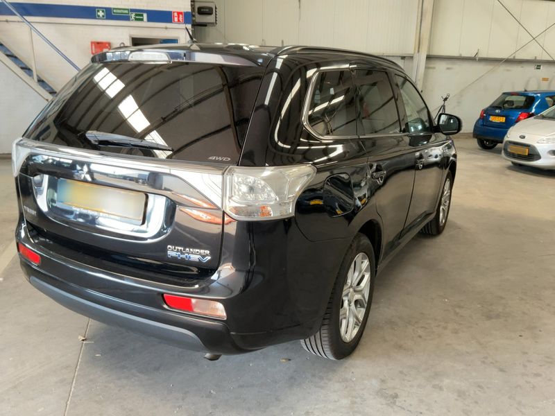 Mitsubishi Outlander 2.0 PHEV PHEV Instyle 4WD — zdjęcie 6