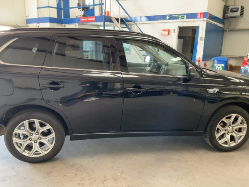 Mitsubishi Outlander 2.0 PHEV PHEV Instyle 4WD — zdjęcie 7