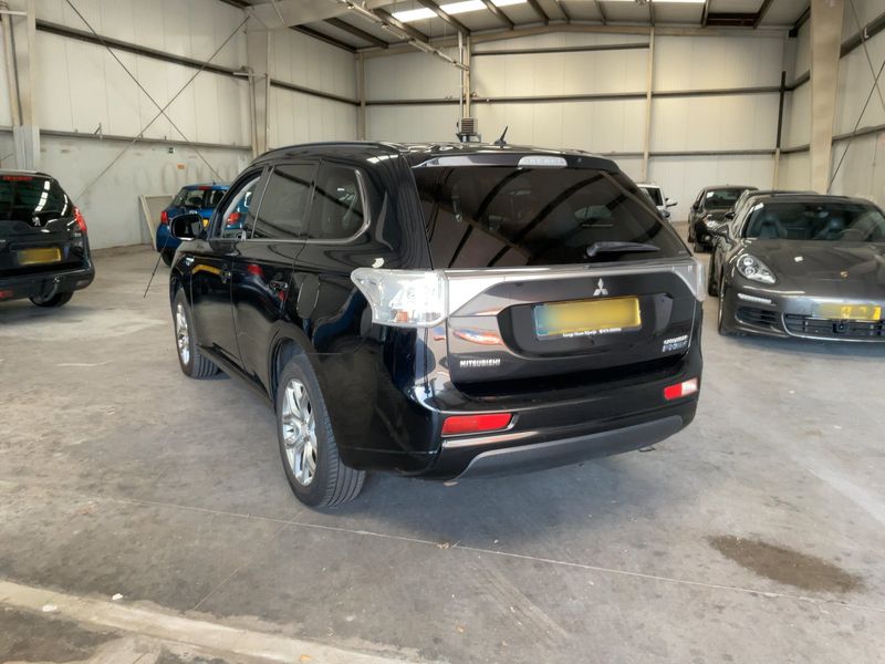 Mitsubishi Outlander 2.0 PHEV PHEV Instyle 4WD — zdjęcie 3