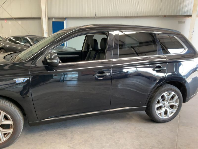Mitsubishi Outlander 2.0 PHEV PHEV Instyle 4WD — zdjęcie 4