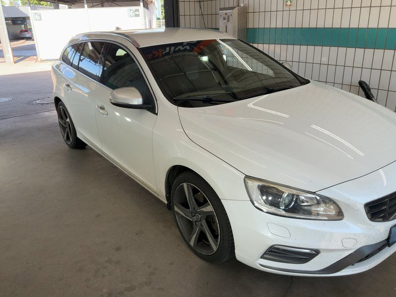 Volvo V60 2.0 D3 R-Design — zdjęcie 8