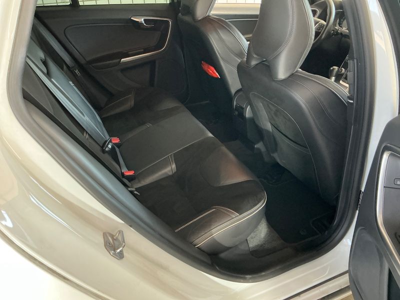 Volvo V60 2.0 D3 R-Design 2014 – снимка 36
