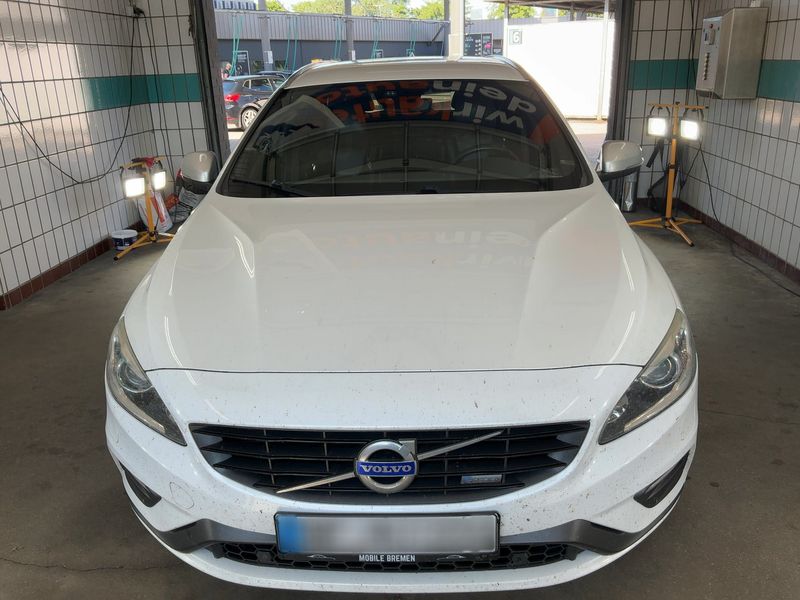 Volvo V60 2.0 D3 R-Design — zdjęcie 9
