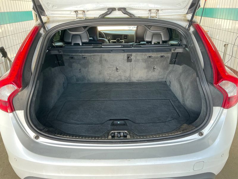 Volvo V60 2.0 D3 R-Design — zdjęcie 10