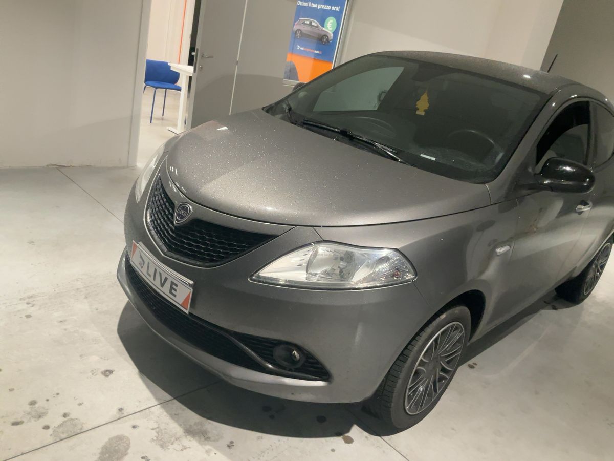 Lancia Ypsilon 1.0 Mild-Hybrid Gold