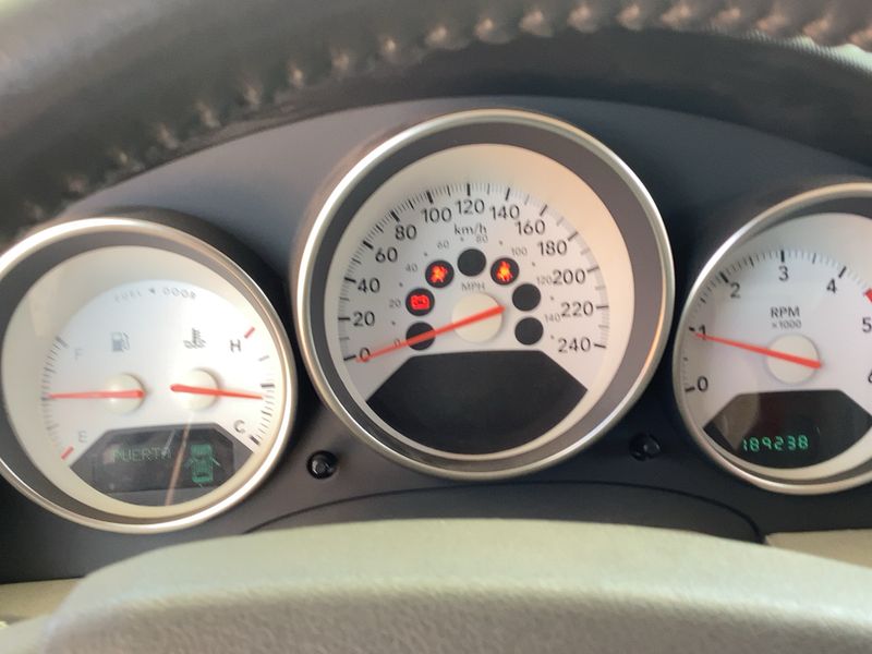 Dodge Caliber 2.0 CRD SXT — zdjęcie 13