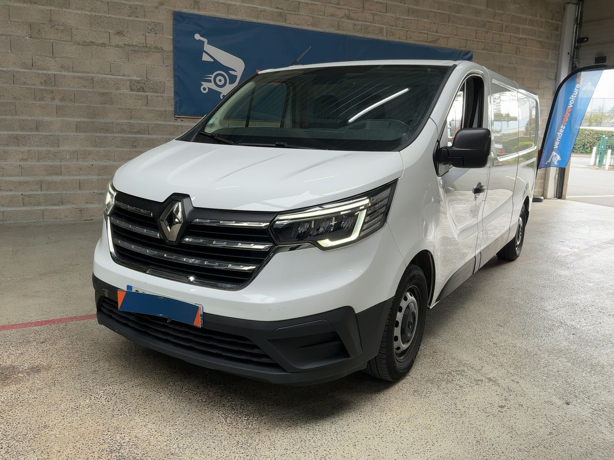 Renault Trafic 2023 — photo 1