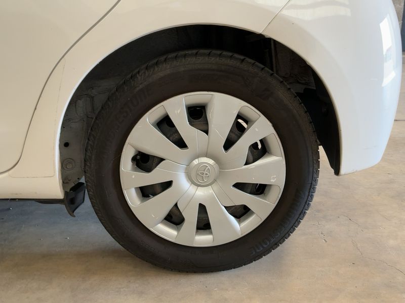 Toyota Yaris 1.5 Hybrid Dynamic 2015 – снимка 5