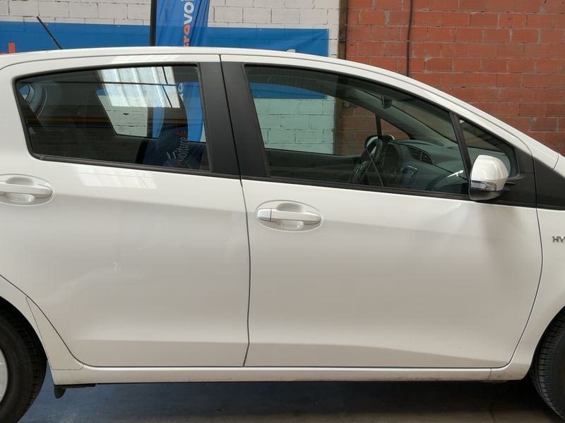 Toyota Yaris 1.5 Hybrid Dynamic 2015 – снимка 10