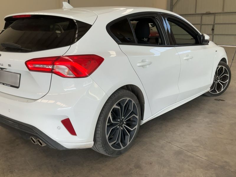 Ford Focus 1.0 EcoBoost ST-Line — zdjęcie 6