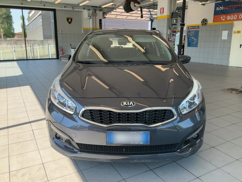 Kia cee'd 1.6 CRDi Active — zdjęcie 9